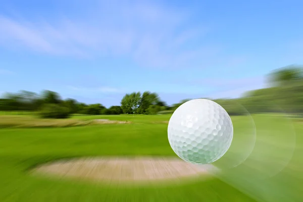 Volar pelota de golf —  Fotos de Stock