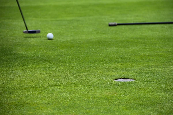 Golfe colocando em verde — Fotografia de Stock