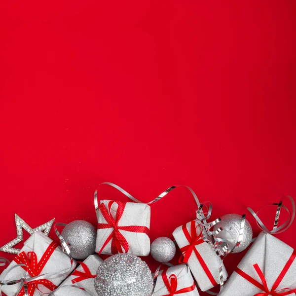 Muitos presentes de Natal em vermelho — Fotografia de Stock