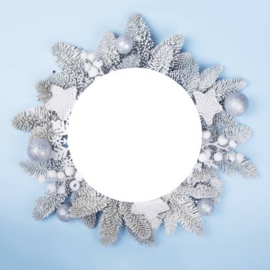 Buz köknar ağacı ve Noel dekoru