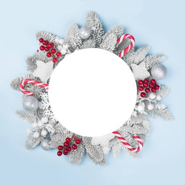 Buz köknar ağacı ve Noel dekoru