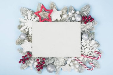 Buz köknar ağacı ve Noel dekoru