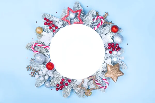 Frost gran och juldekor — Stockfoto