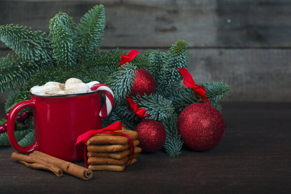 Красная кружка с зефиром
