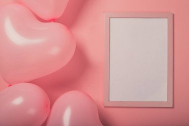 Sevgililer günü balonları ve çerçeve