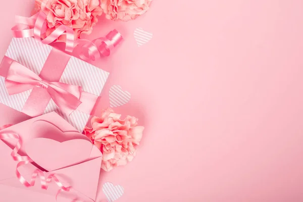 Día de San Valentín caja de regalo rosa — Foto de Stock