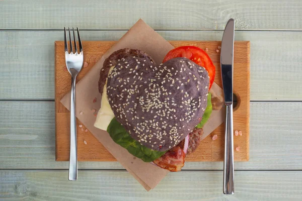 Heart shaped hamburger — Stock Photo, Image