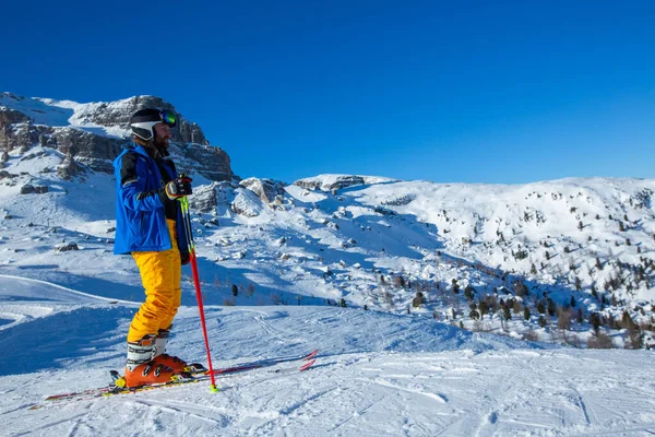 Ski Alpin Debout Sur Pente Dans Les Montagnes Hiver Dolomities — Photo