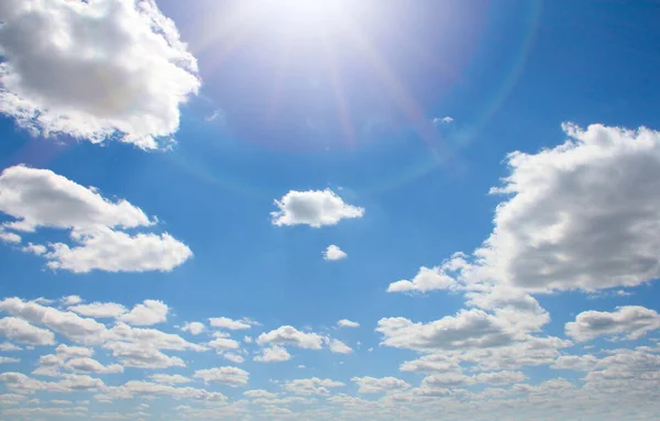 Blauer Himmel Mit Wolken Und Sonne Tag Hintergrund Mit Kopierraum — Stockfoto