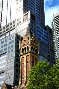 Çan kulesi binaları içinde geçmiş ile