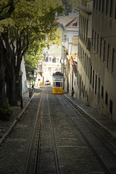 Gele tram in Liboa — Stockfoto