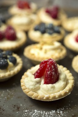 Peynir ve fıstık tartlets