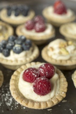 Peynir ve fıstık tartlets