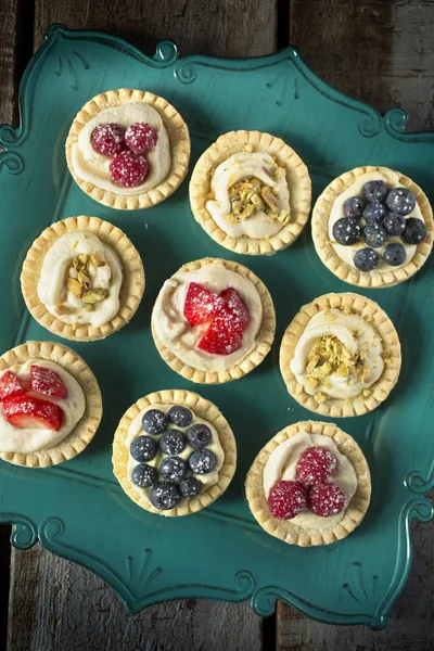 Sajt- és pisztácia tartlets — Stock Fotó