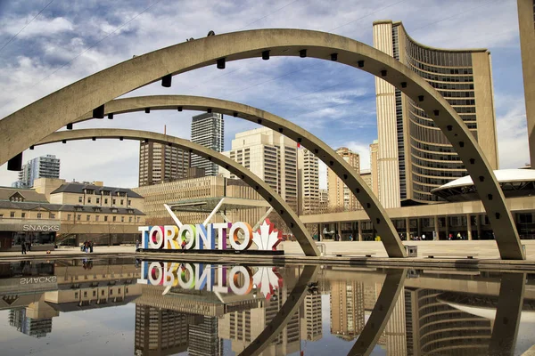 Renkli Toronto işaret yılında Toronto, Kanada — Stok fotoğraf