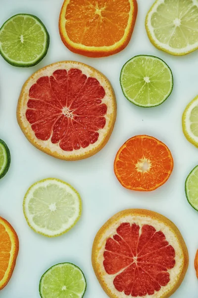 Frisk citrus på bord — Stockfoto