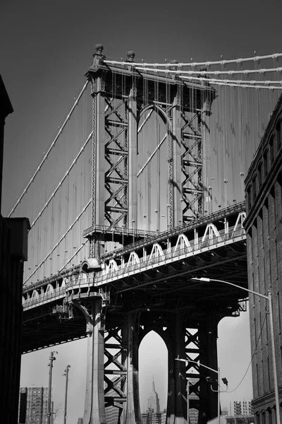 New York'ta Brooklyn Köprüsü siyah beyaz — Stok fotoğraf