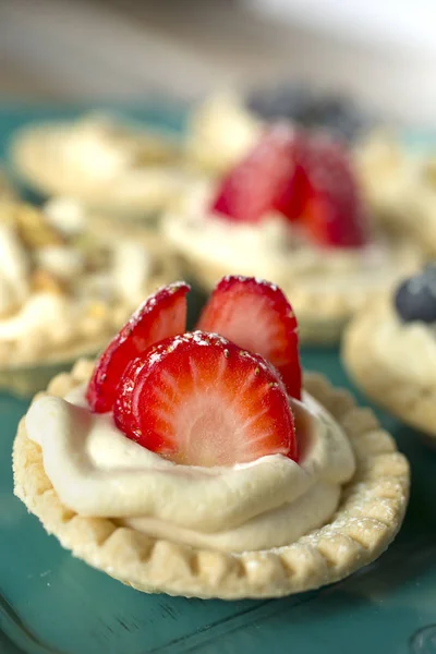 Tartlets com morango — Fotografia de Stock