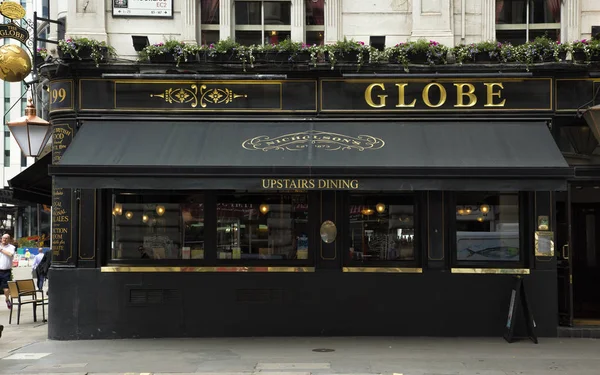 Globe pub in London — Stock Photo, Image