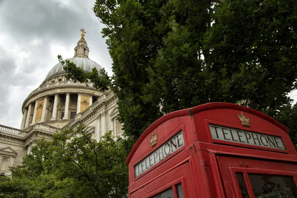 Red booth and St Paul's Cathedral — Stock Photo, Image