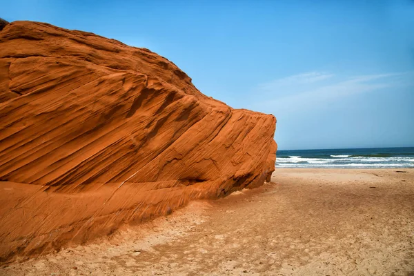 Red cliff in Magdalen islands — Stock Photo, Image
