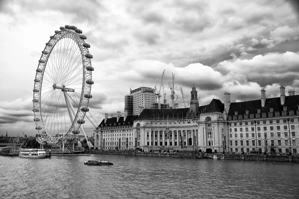 Δράμα ουρανός πάνω από τα μάτια του Λονδίνου και τον Τάμεση στο Λονδίνο, Αγγλία — Φωτογραφία Αρχείου