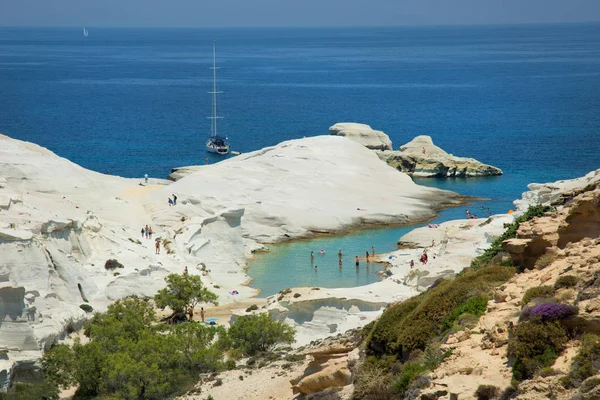 Playa de Sarakino en Milos en Grecia — Foto de Stock