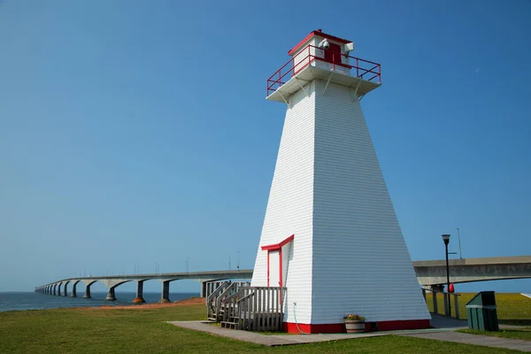 Poort Borden bereik Front vuurtoren in Prince Edward island — Stockfoto