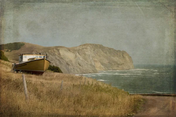 Bateau de pêche près de l'océan — Photo