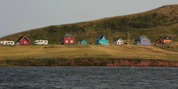 Casas coloridas em Magdalen island in Canada — Fotografia de Stock