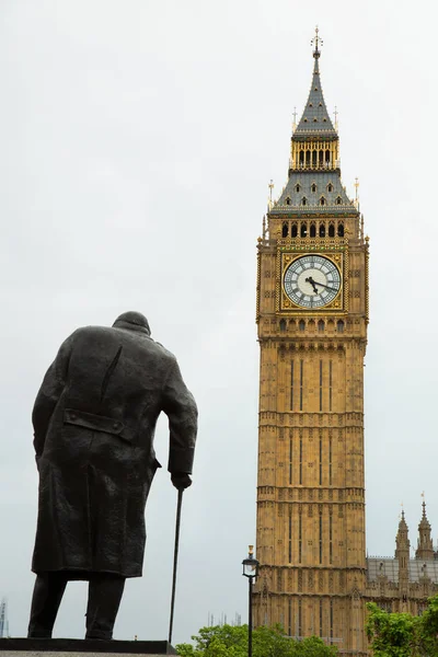 Statua Churchill i Big ben — Zdjęcie stockowe