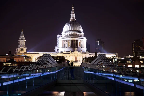 St-Paul's cathedrale during evening — Stock Photo, Image