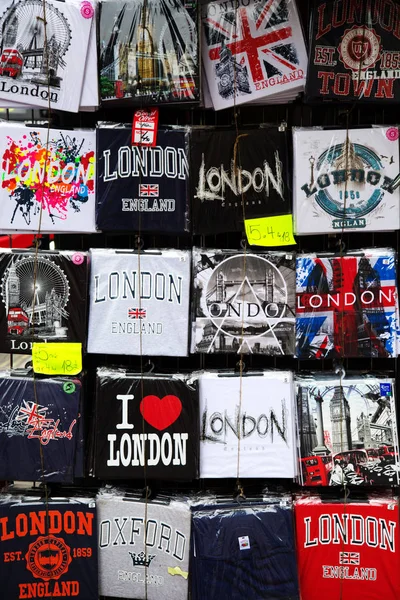 T-Shirts Souvenirs aus London — Stockfoto