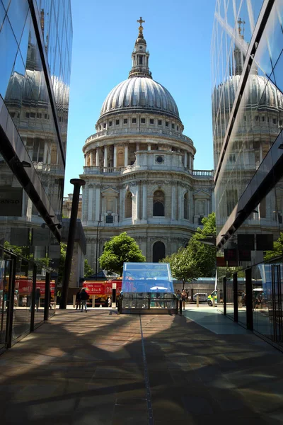 St Pauls cathedral with reflections — Stock Photo, Image