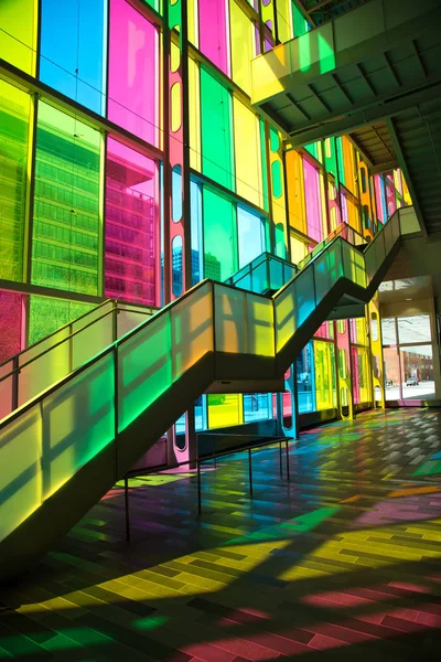 Reflexión de ventanas en el centro de Congres en Montreal — Foto de Stock