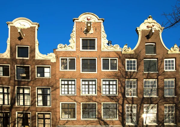 Bâtiment classique à Amsterdam en Hollande — Photo