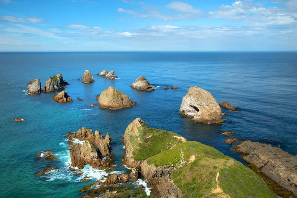 Skály na nugget point na Novém Zélandu — Stock fotografie