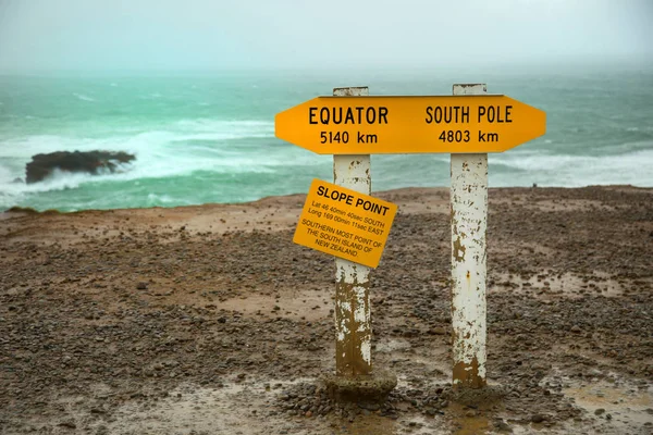 Slope point sign in New Zealand — Stock Photo, Image