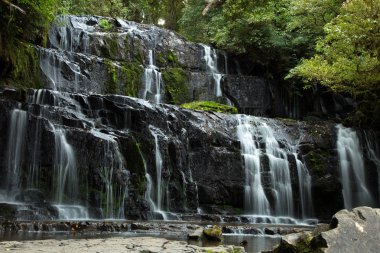 Yeni Zelanda'da south Island şelaleler