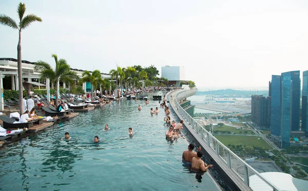 Piscina na baía da marina em Singapura — Fotografia de Stock