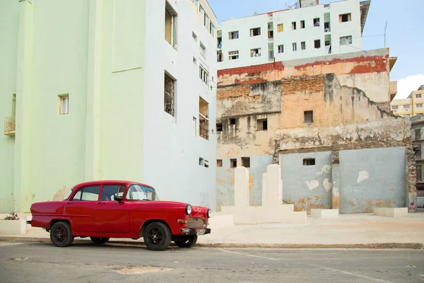 Red ancient car in Cuba — Stock Photo, Image