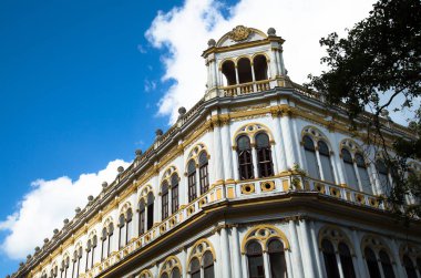 Küba Havana 'daki beyaz neoklasik bina
