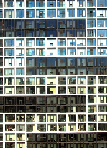 Dettagli finestre su un edificio — Foto Stock