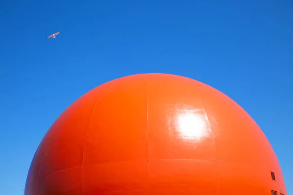 Montreal Canada April 2020 Enorm Orange Boll Som Heter Orange — Stockfoto