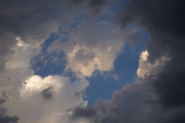 Sunset Işık Sayısı 5 ile Fırtına Bulutları Toplama