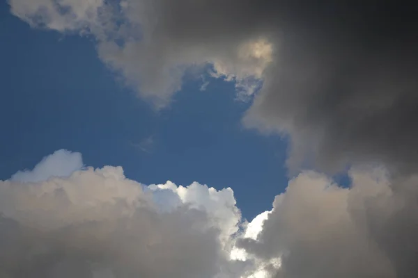 Μαζεύοντας σύννεφα καταιγίδας με το ηλιοβασίλεμα Νούμερο 16 — Φωτογραφία Αρχείου