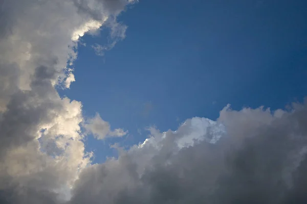 Μαζεύοντας σύννεφα καταιγίδας με το ηλιοβασίλεμα αριθμός φως 14 — Φωτογραφία Αρχείου