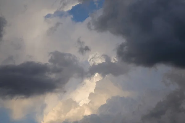 Μαζεύοντας σύννεφα καταιγίδας με το ηλιοβασίλεμα αριθμός 6 — Φωτογραφία Αρχείου
