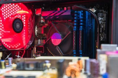 elektronik devre anakart ile bir anakart yakın çekim 