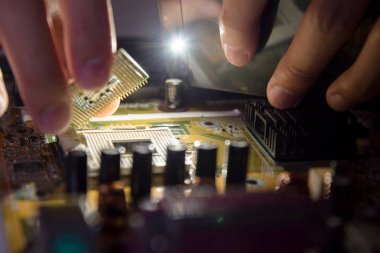 elektronik devre anakart ile bir anakart yakın çekim 